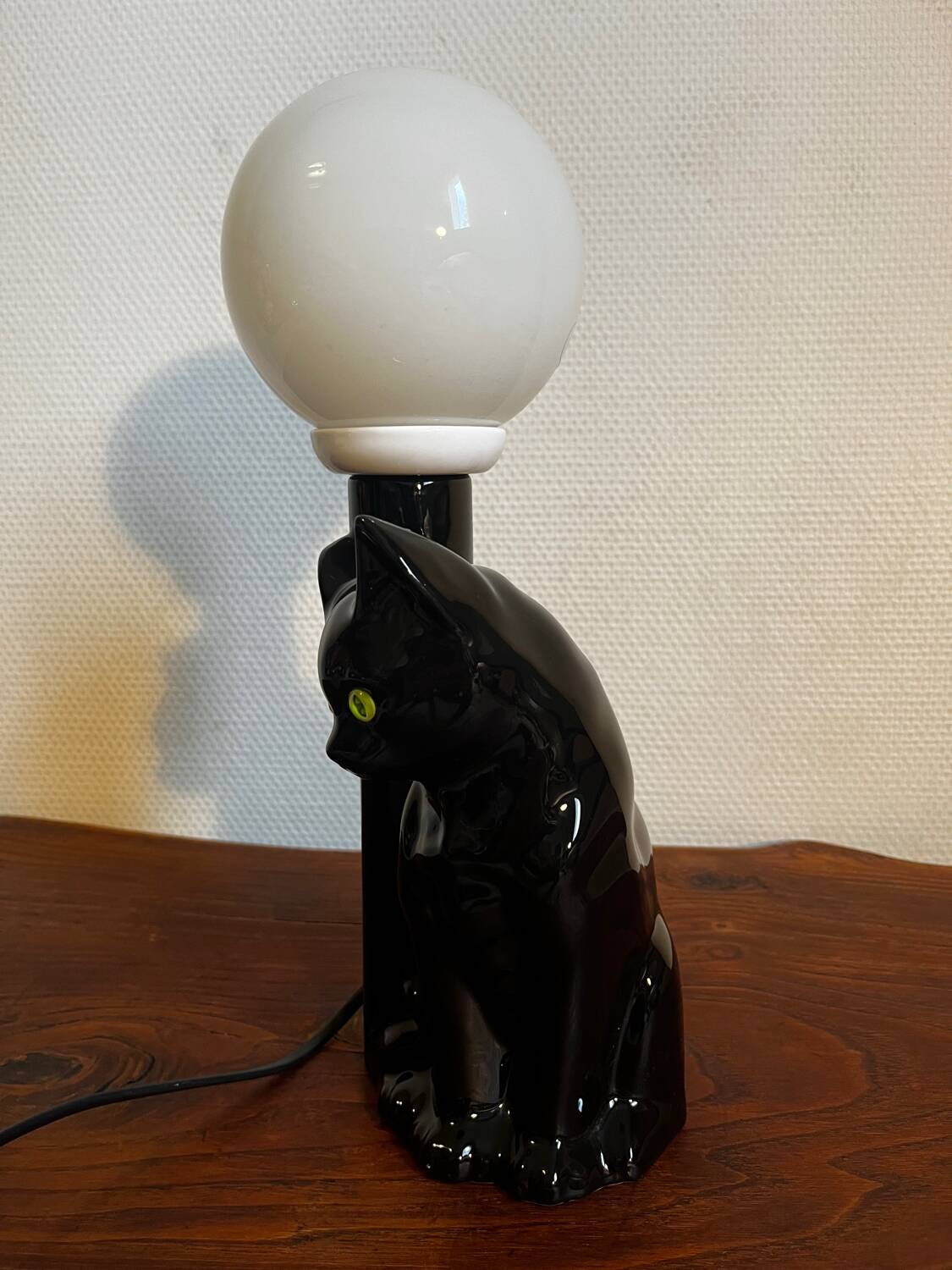 Cat lamp with opaline globe from the 80s