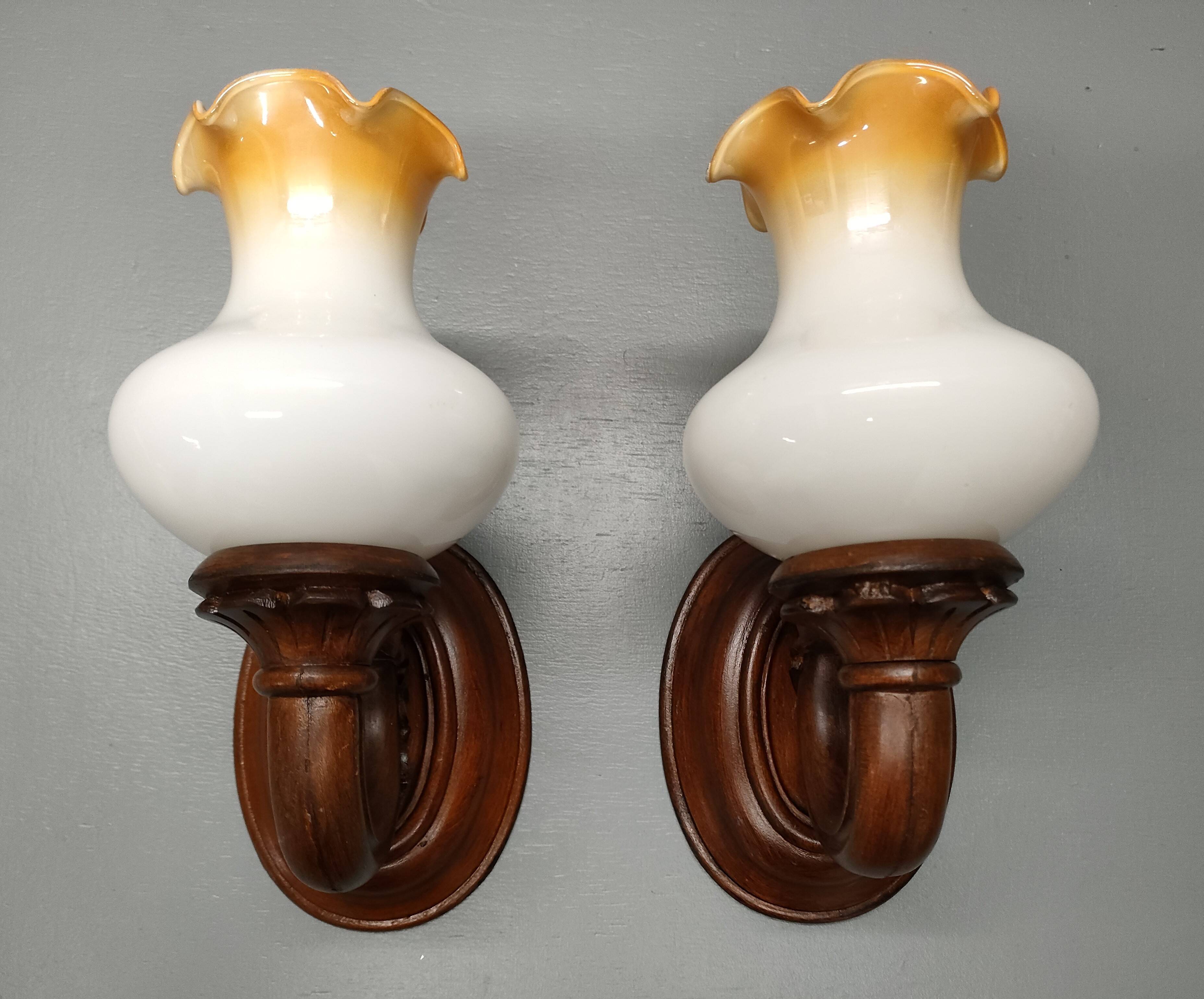 Paire d'appliques murales art-déco ~ verre opalin teinté ~ bois sculpté ~ France ~ 40's