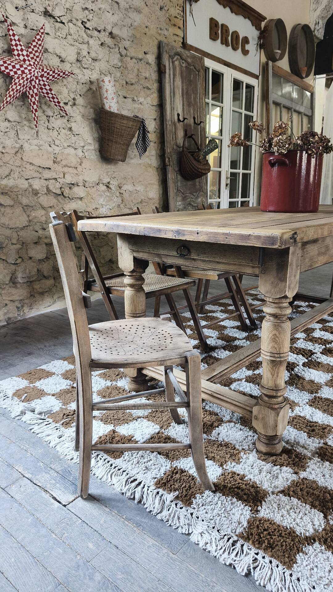 Farm table