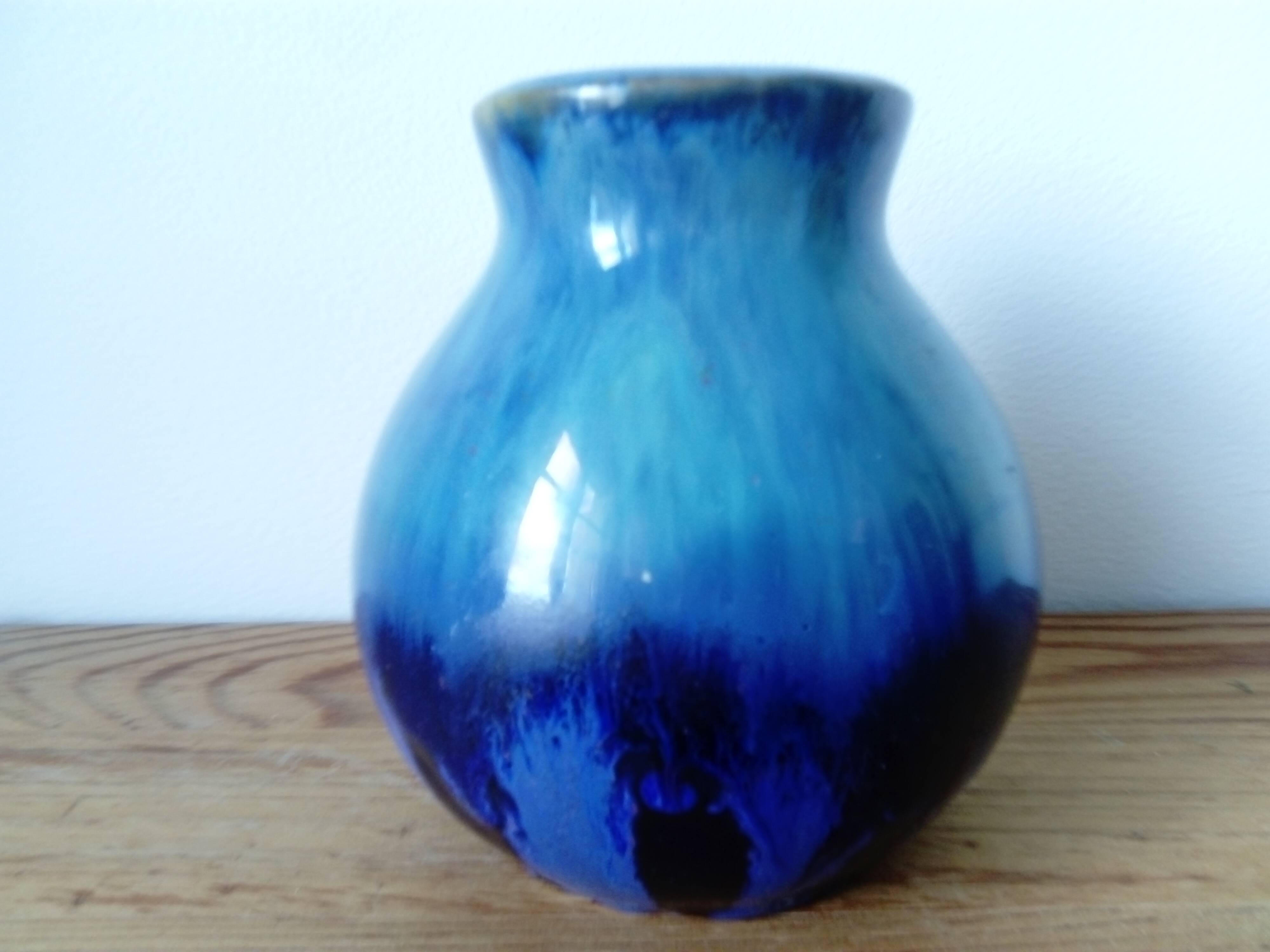 petit vase boule en céramique bleu turquoise