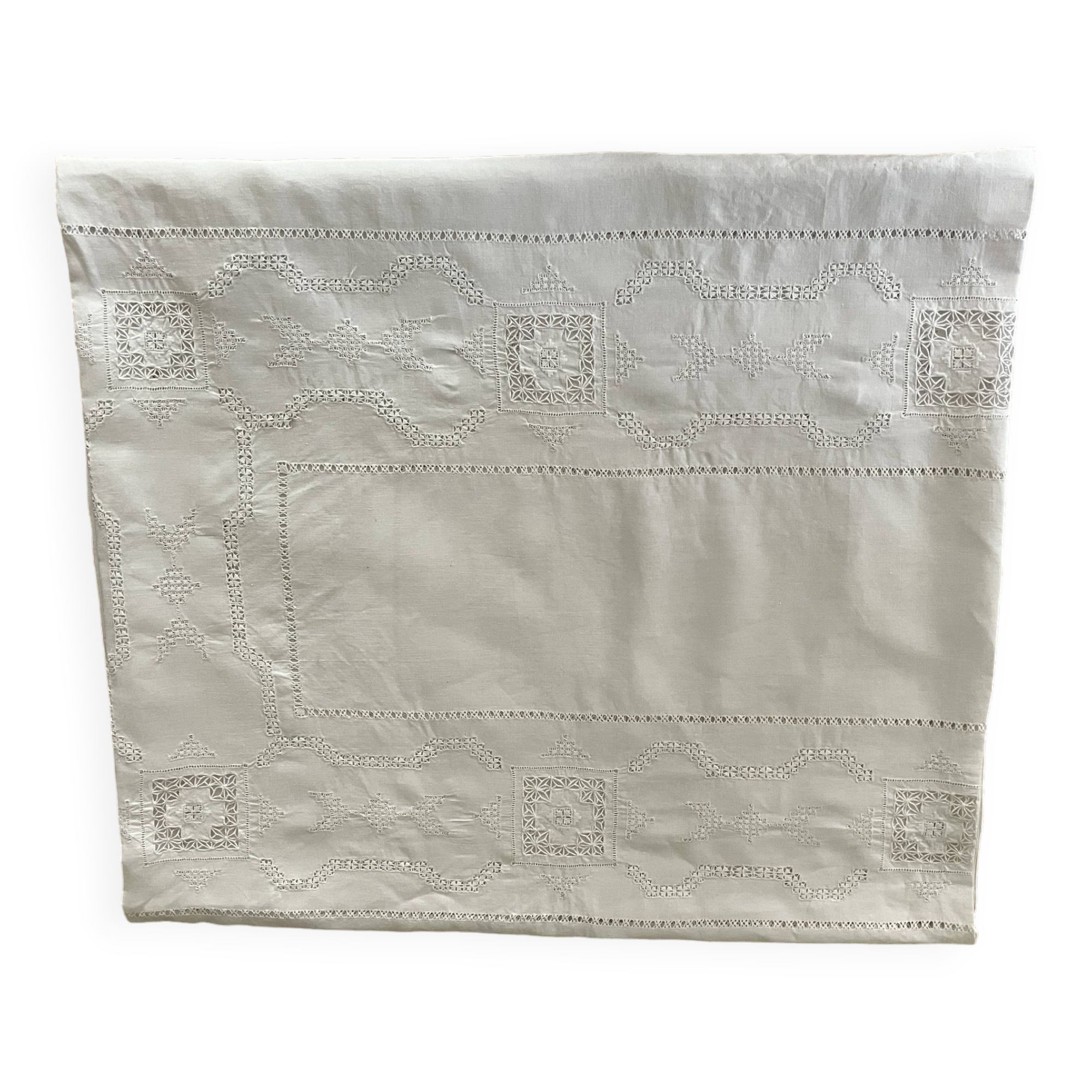 Exceptional old linen, very large embroidered tablecloth