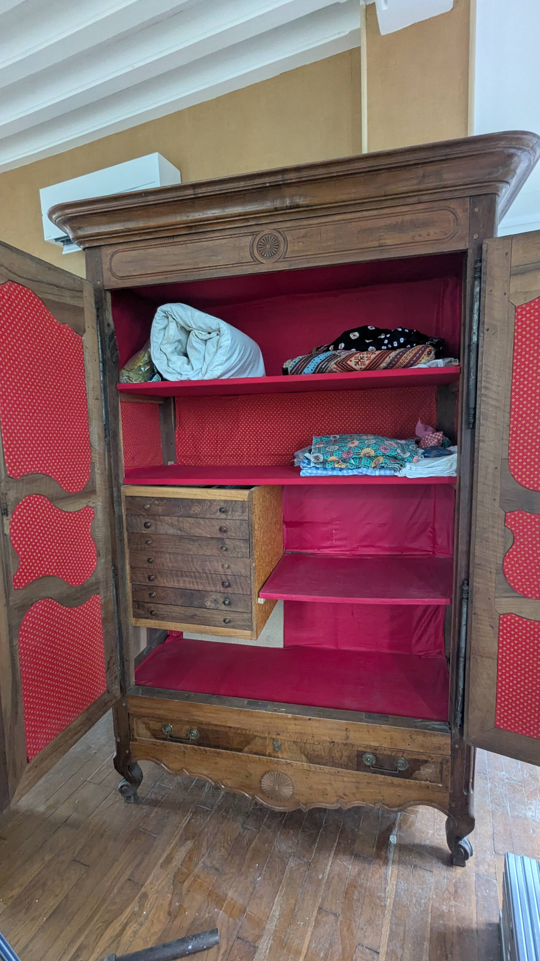Armoire époque style Louis XV -Louis XVI en noyer