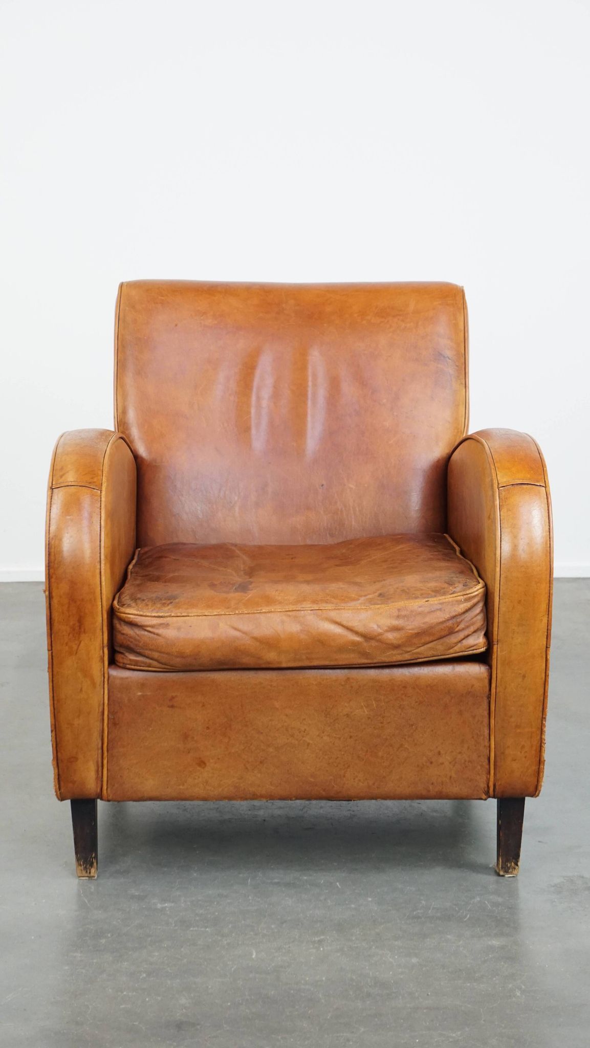 Characteristic sheepskin design armchair in beautiful warm cognac colours