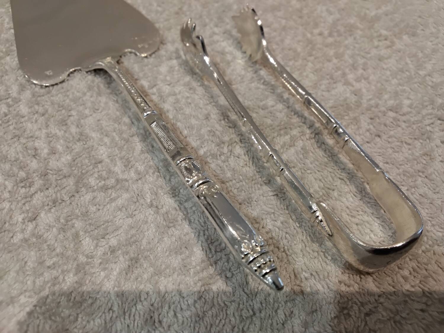Petite pelle a tarte pince a sucre metal argente orfevre Ercuis russe