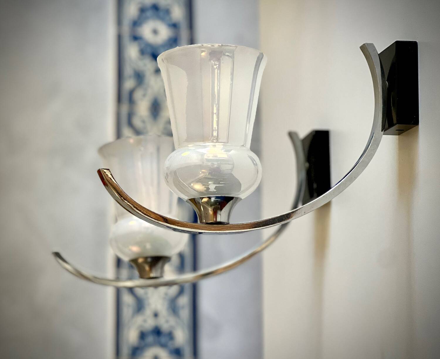 Pair of iridescent tulip wall lights and chrome arms