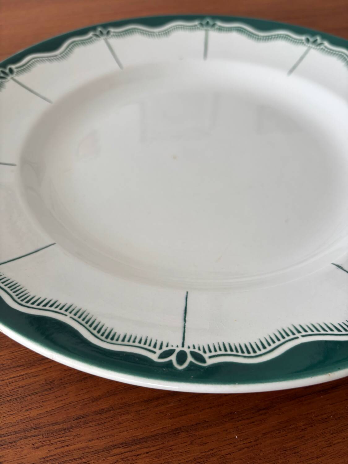 Round plate Digoin Sarreguemines Pascal green – vintage serving plate