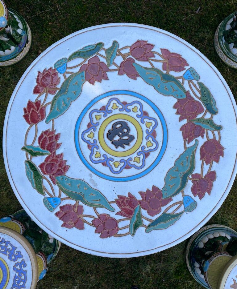 Ensemble de jardin ou de patio multicolore du 20ème siècle avec des éléphants