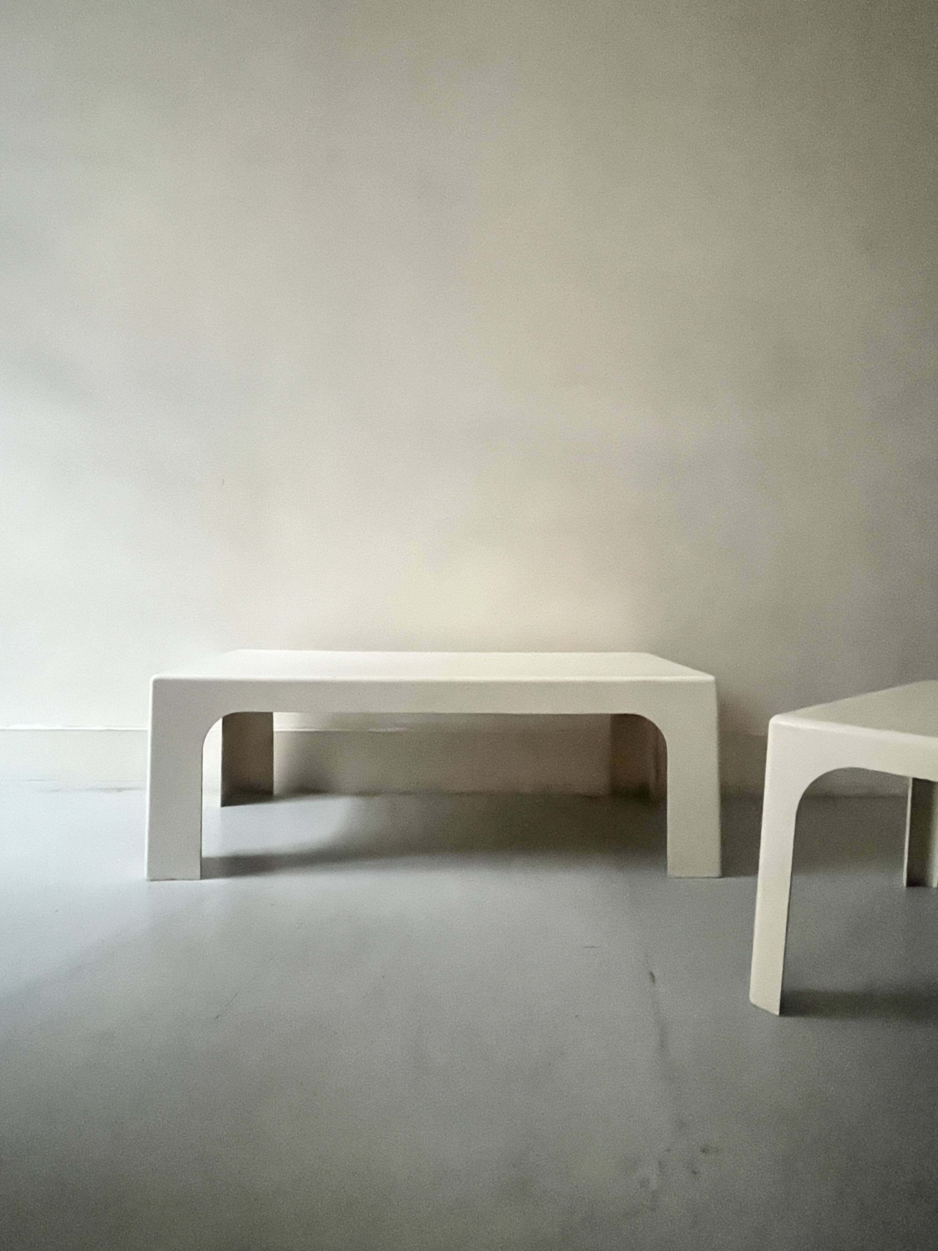 Prisunic coffee table in off-white fibreglass, 1970s design.