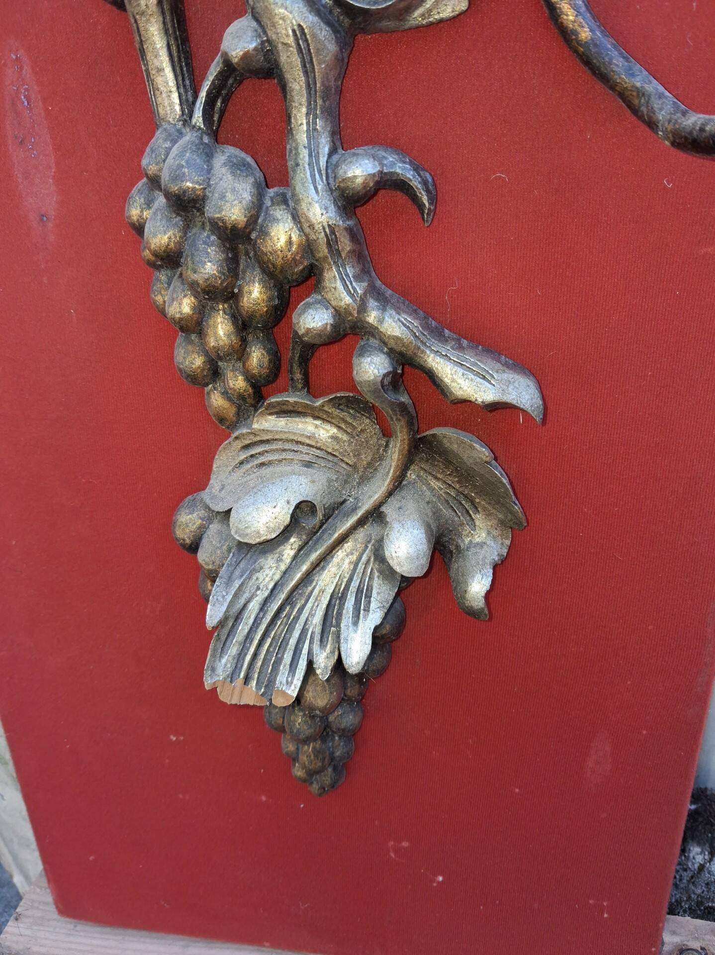 Large three-light wall sconce in silver wood with fruit decoration.
