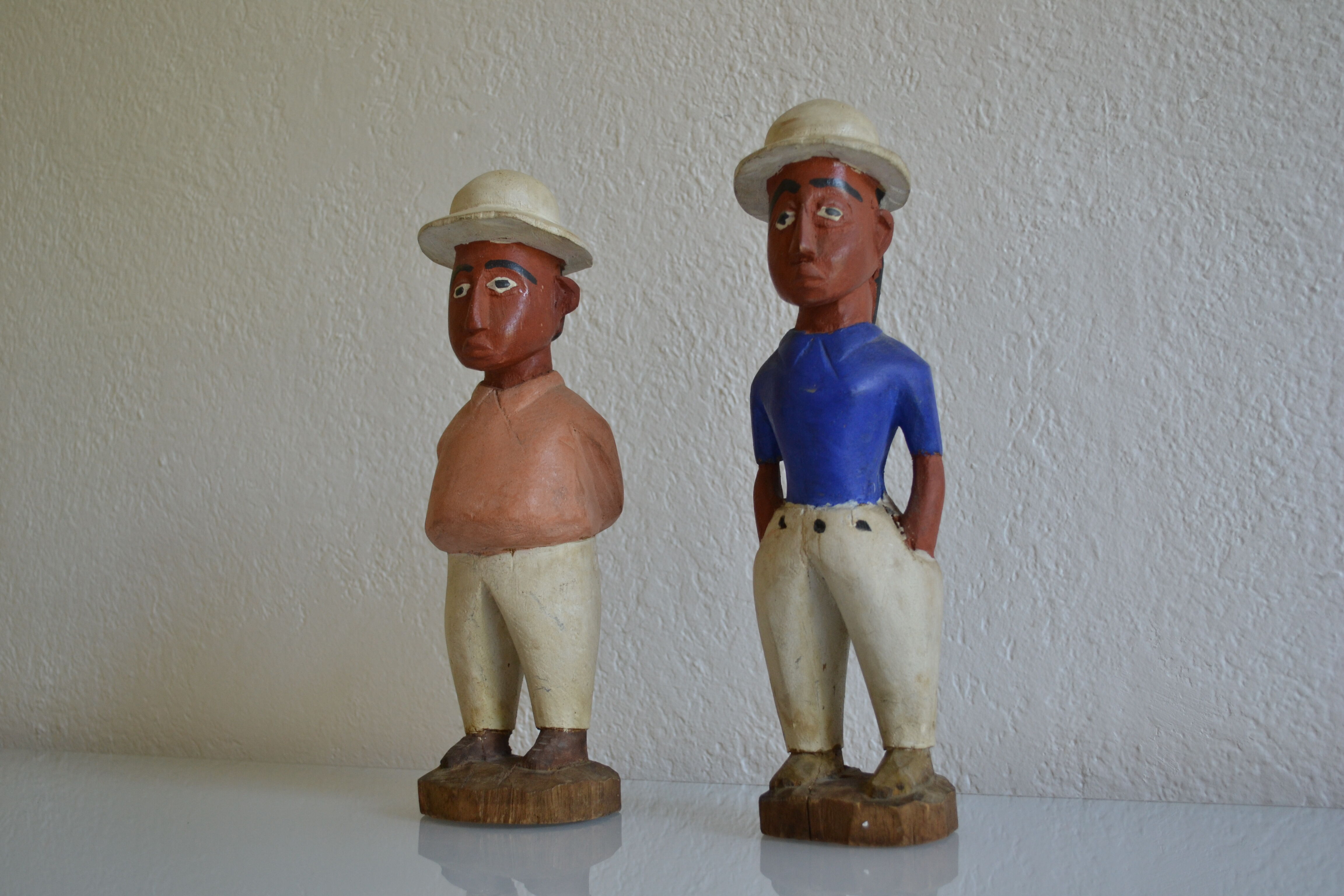 Couple of settlers African statuettes