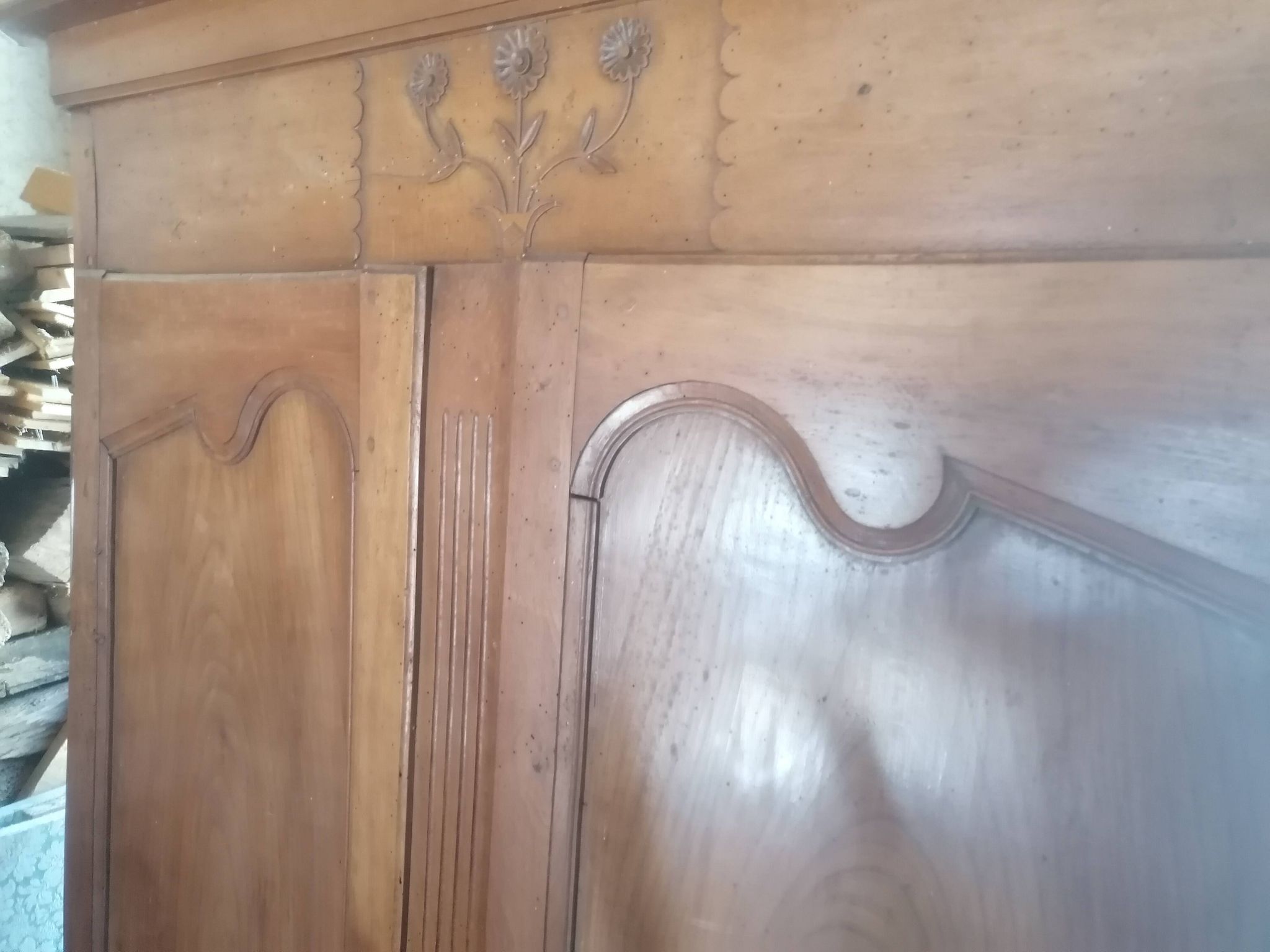 Armoire provençale style Louis XV