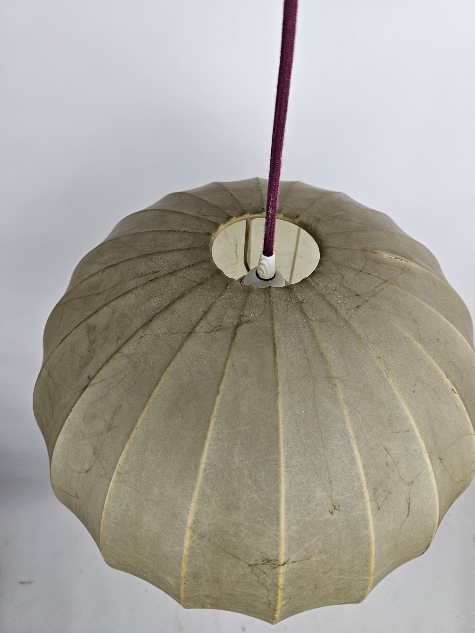 Cocoon pendant lamp from Italy with beautiful structure and colour