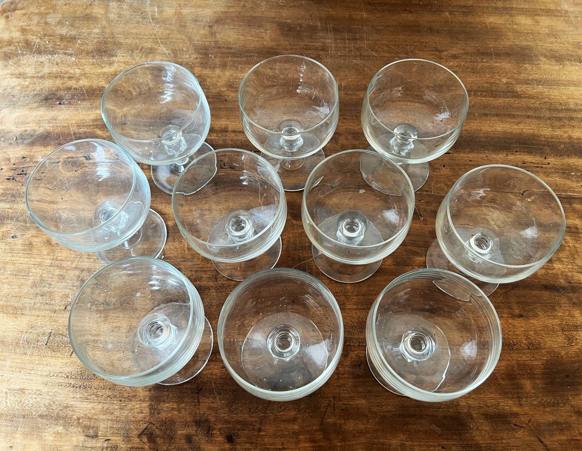 10 champagne glasses