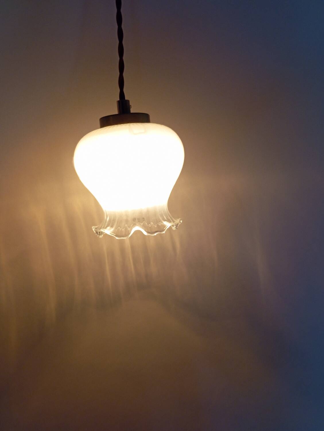 Opaline tulip mood lamp with white ruffles