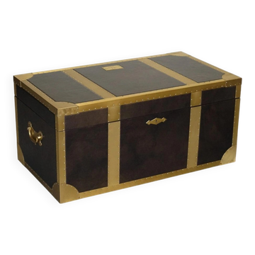 Malle de Rangement Collection Cumberland avec Doublure en Velours Rouge de Timothy Oulton