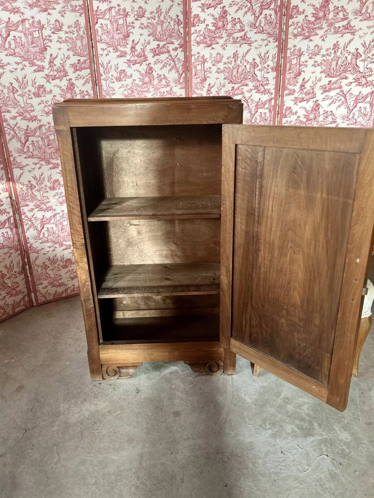 Art Deco walnut buffet – The elegance of the 1930s