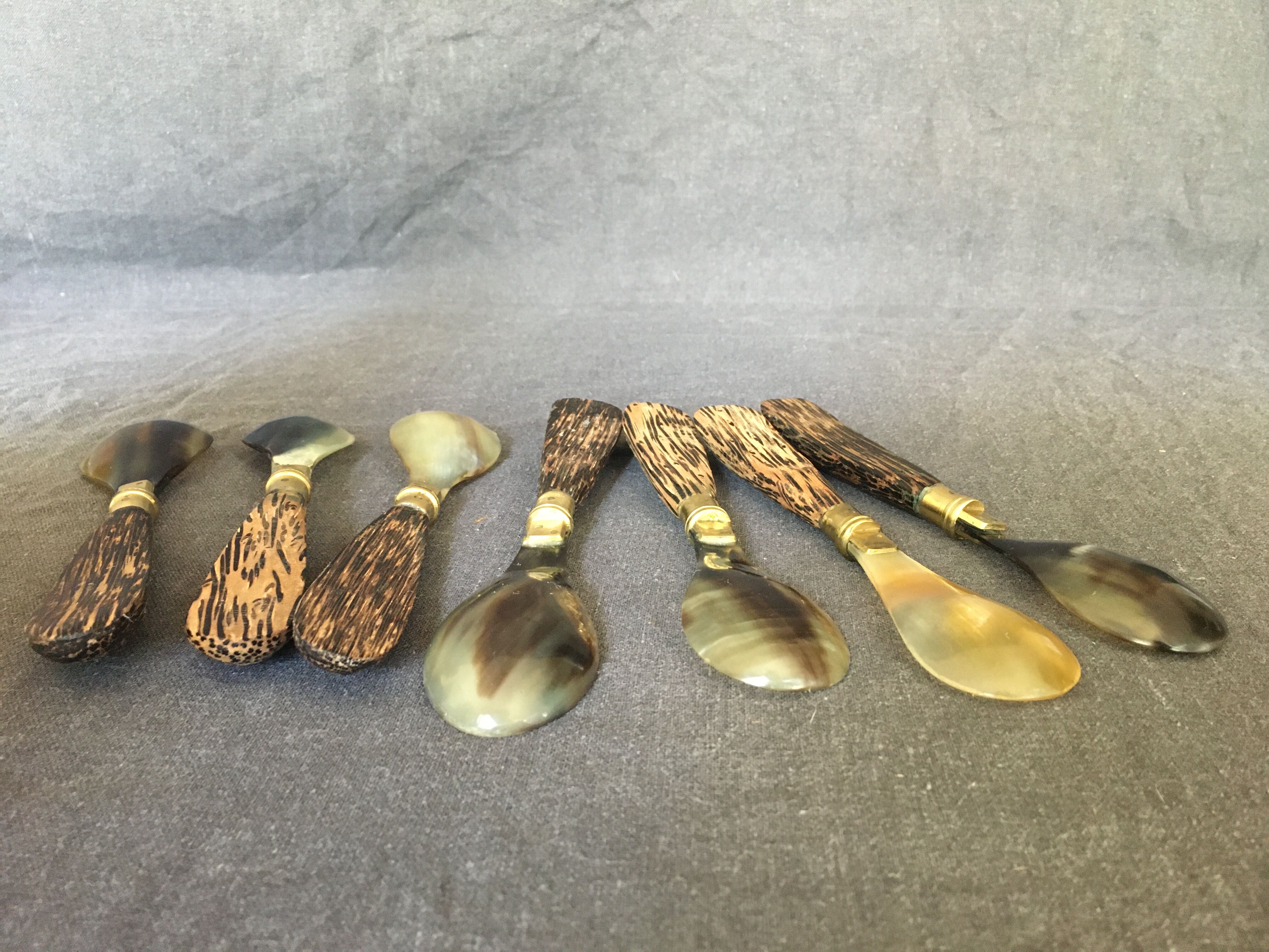 Set of 7 horn and wood spoons