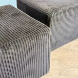 Paire de poufs cubiques en velours