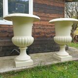 Médicis vases in cast iron