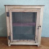 Wall-mounted pantry in vintage mesh wood