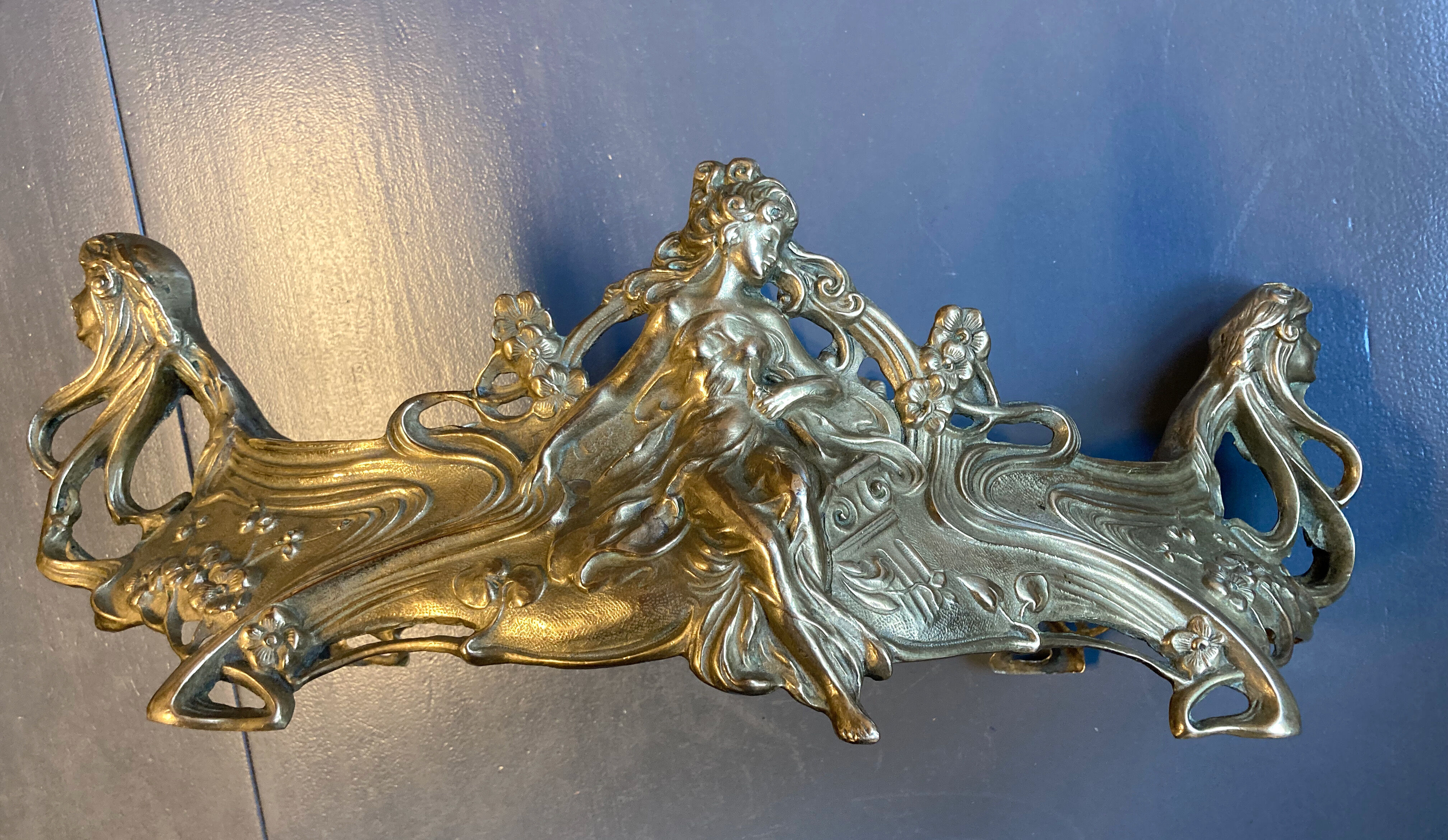 Large planter in gilded bronze Art nouvelles
