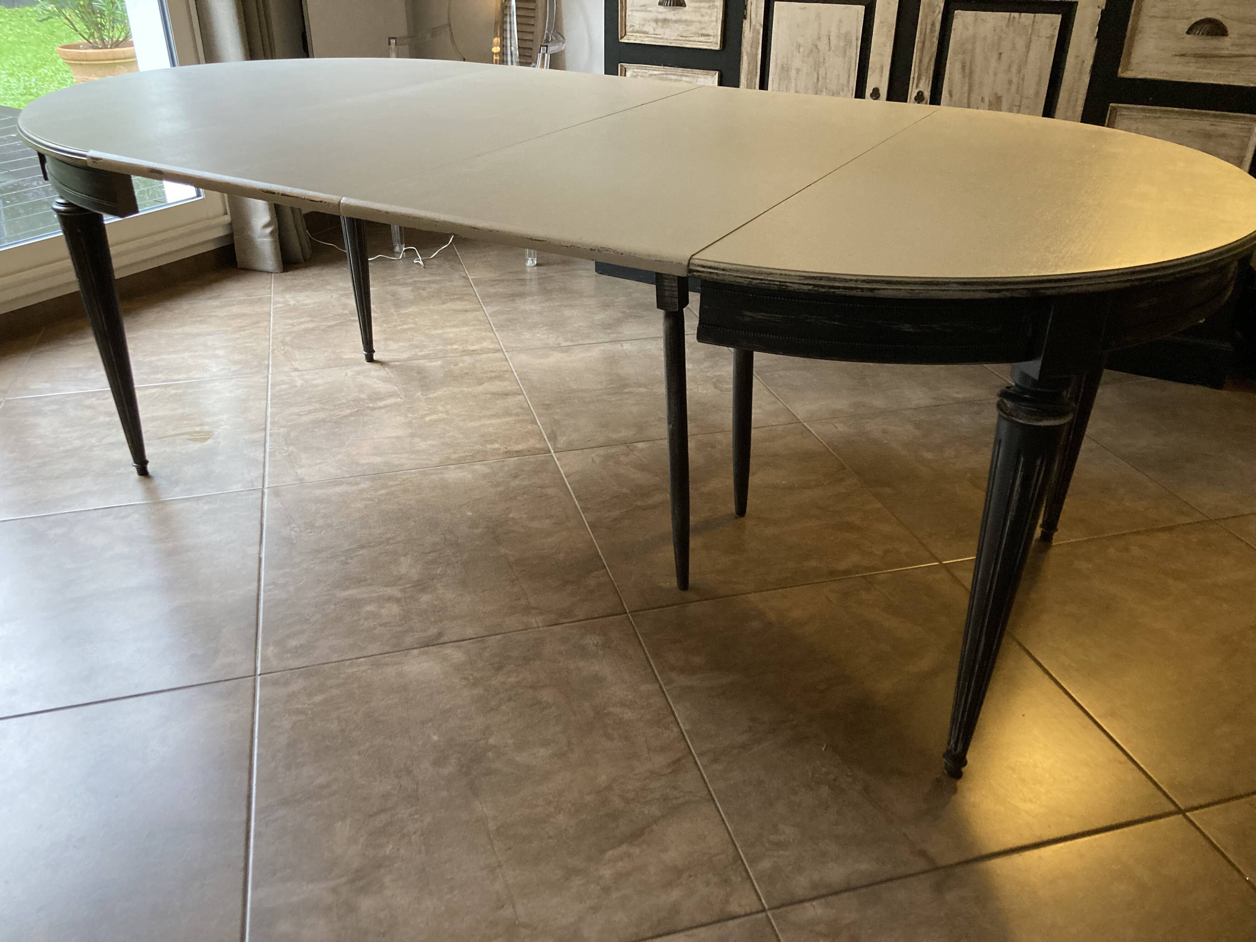 Louis XVI style extendable table in grey painted wood