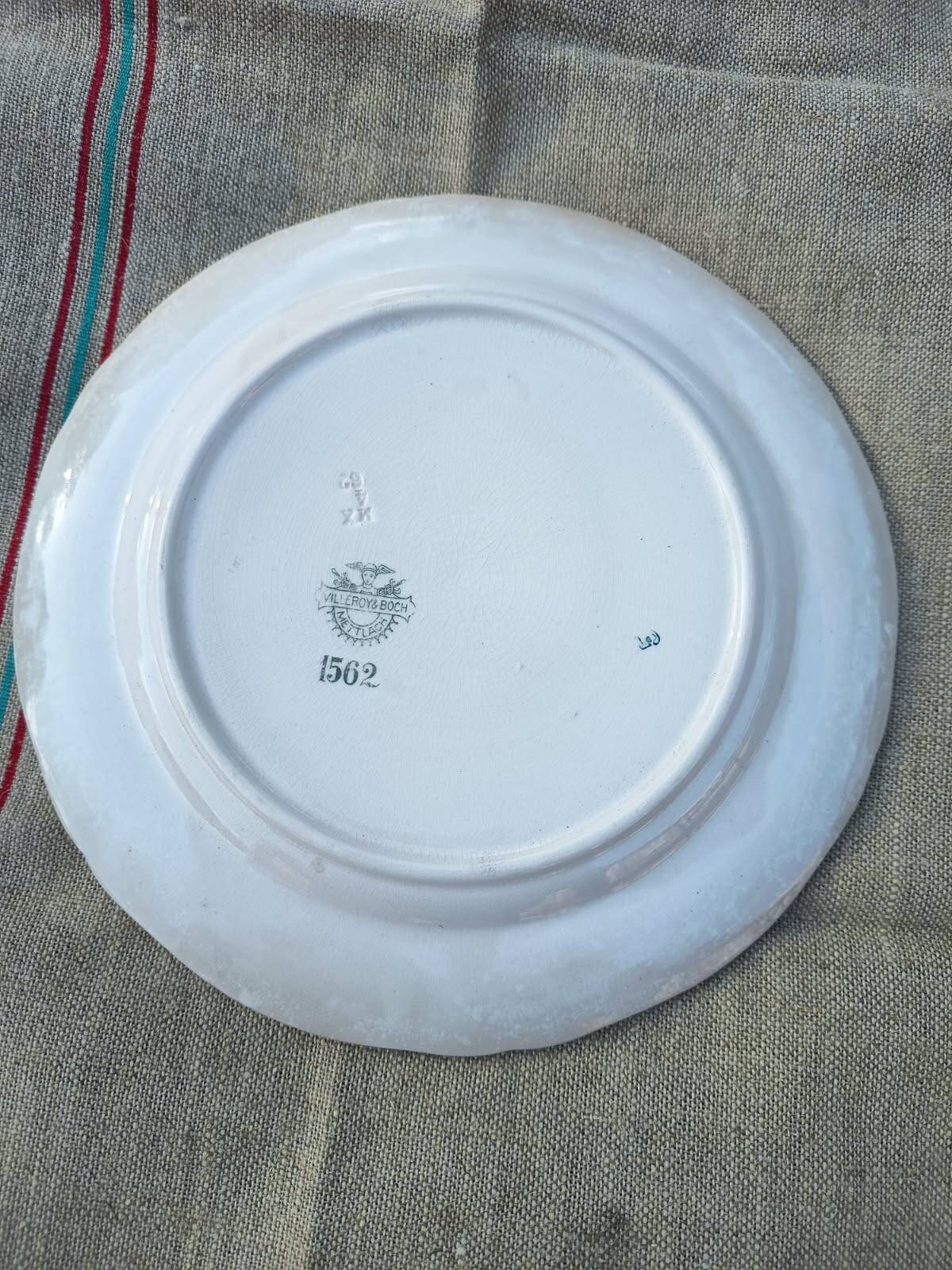 2 dessert plates
