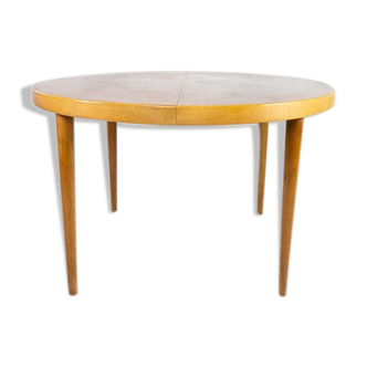 Dining table in light wood with two extension plates, designed by Omann Junior  from the 1960s.