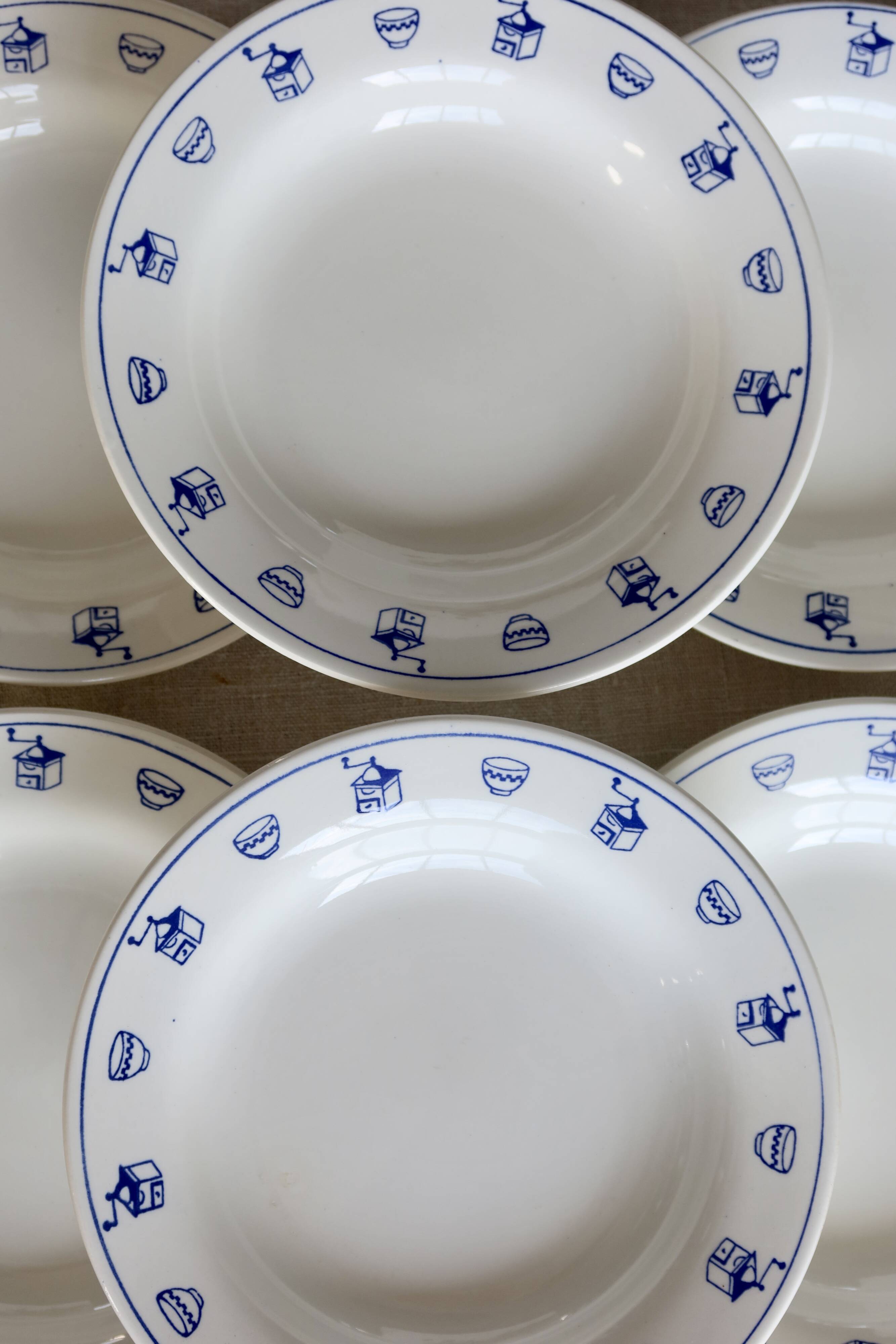 6 vintage earthenware breakfast plates