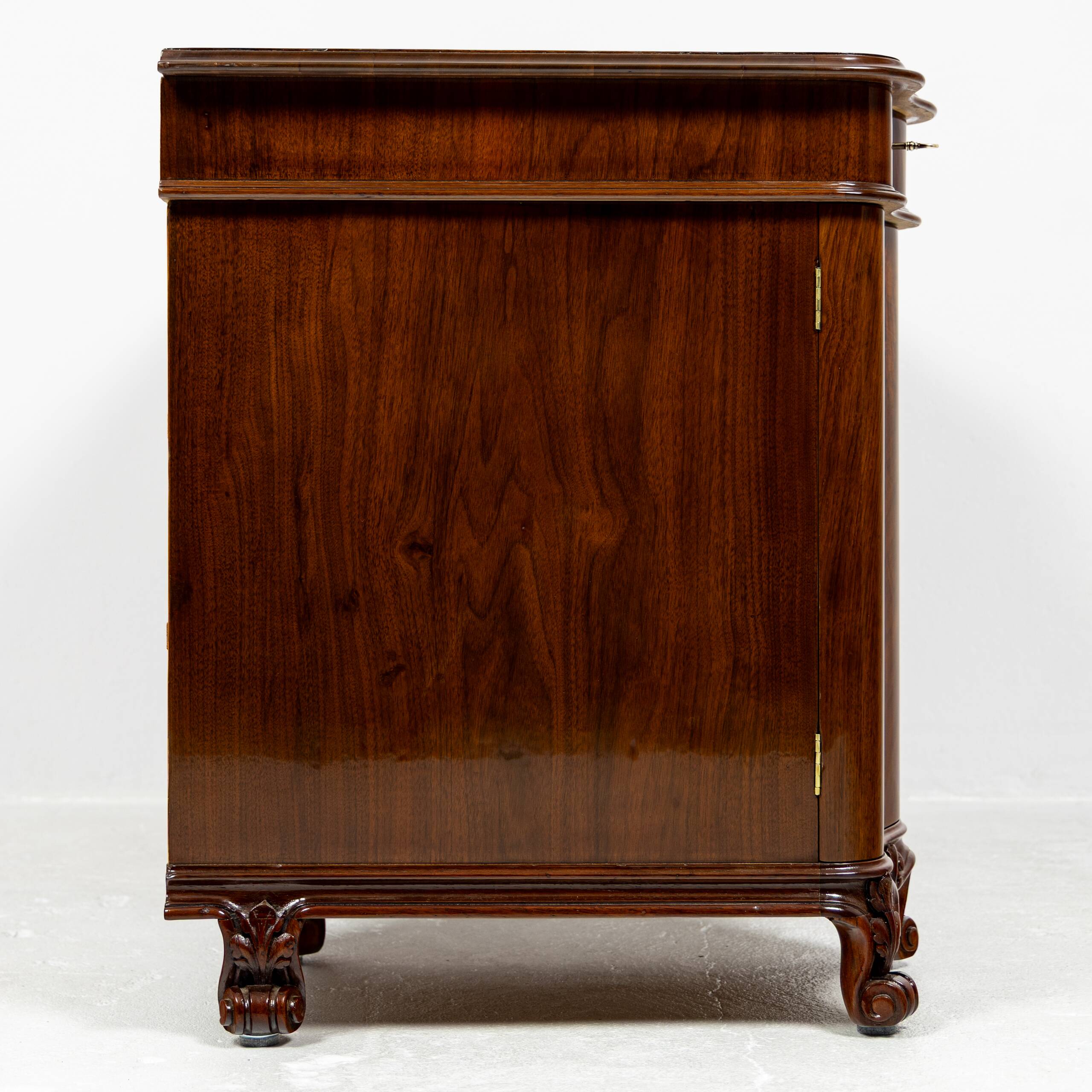 Small lady's desk Louis-Philippe in walnut 1840-1860