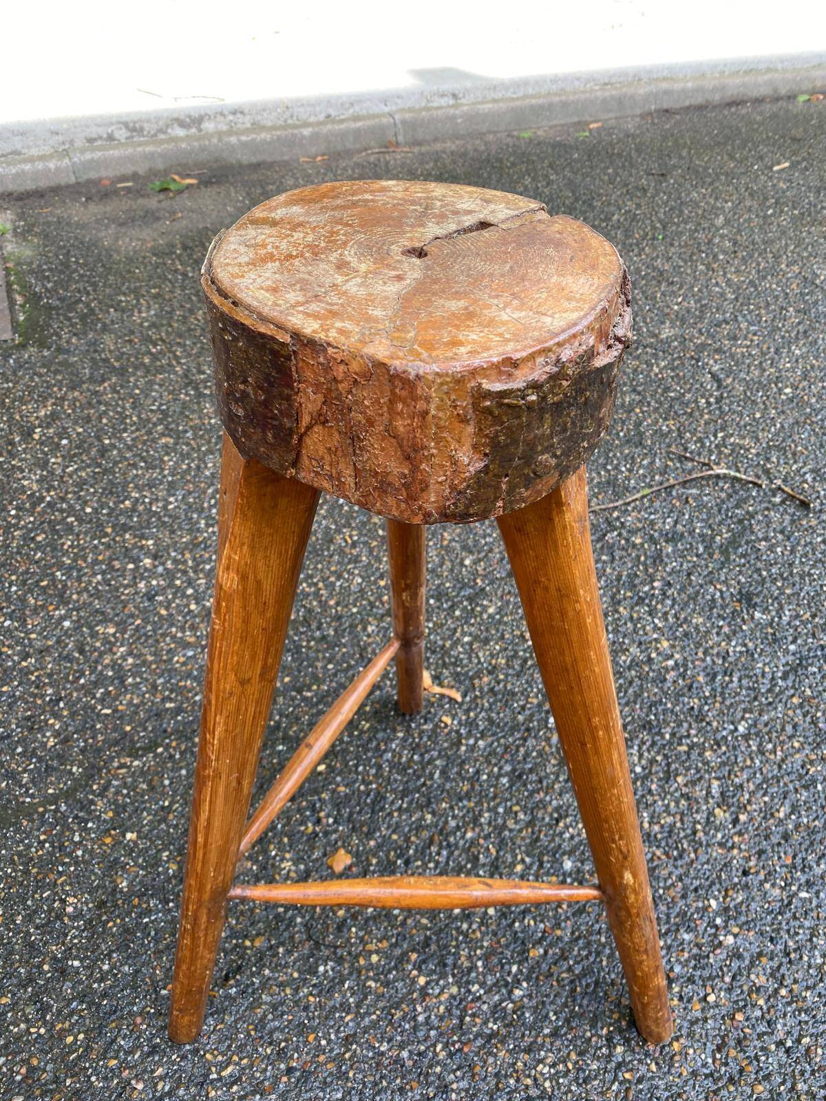 Brutalist wooden bar cabinet with 2 stools