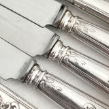 12 antique silver-plated knives with acanthus shell decoration and stainless steel blades.