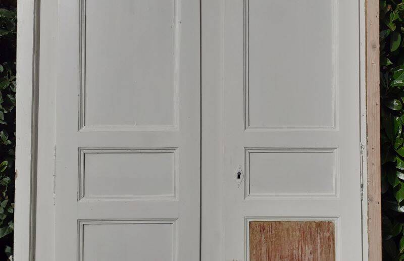 Pair of 19th-century cupboard doors and frame, woodwork