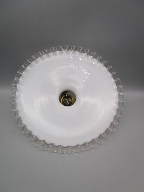 Suspension ancienne en opaline blanche