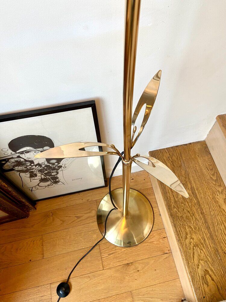 Gold metal flower lamppost