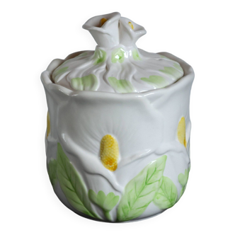 Slush pot with Arum flower decor