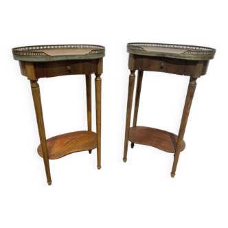 Pair of Louis XVI style kidney bedside tables with brass gallery, 20th century