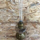 Ancienne lampe pétrole piédestal laiton & corps verre