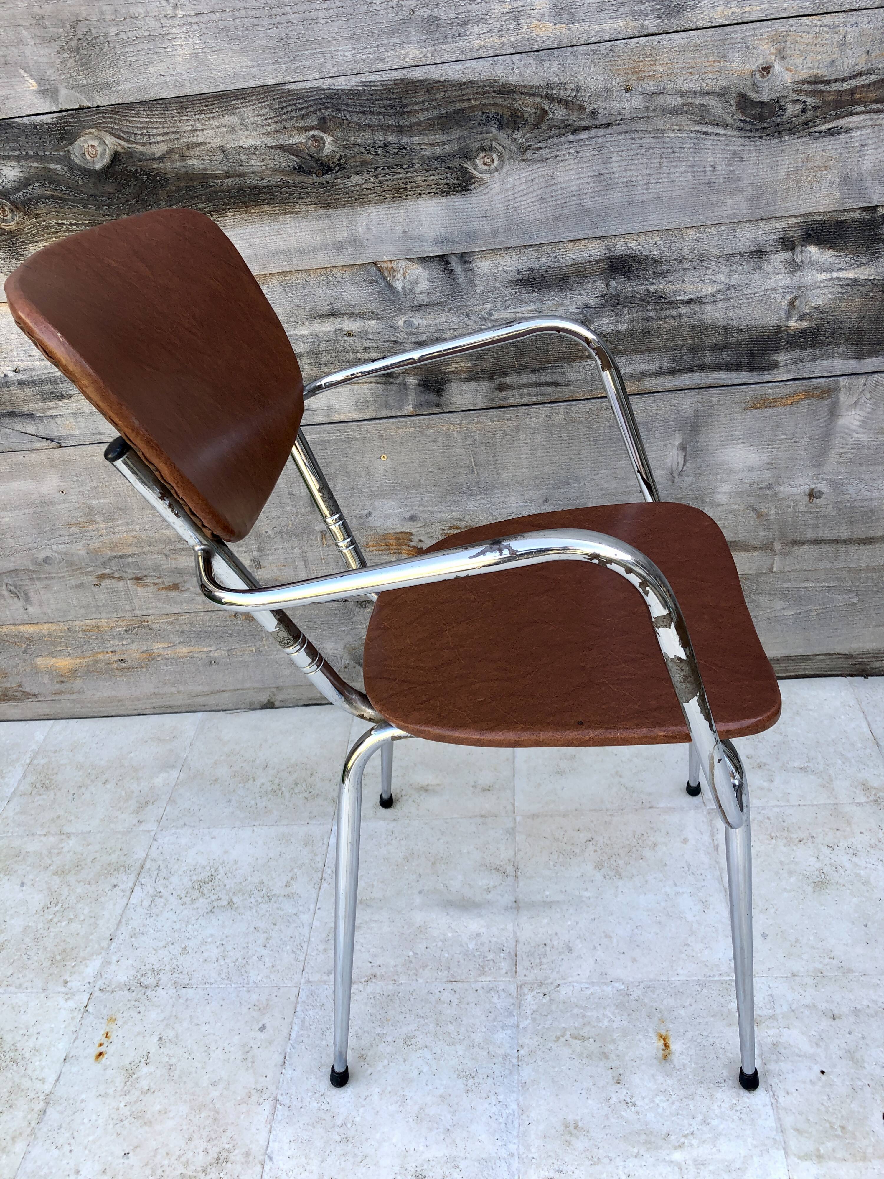 Vintage chair with armrests