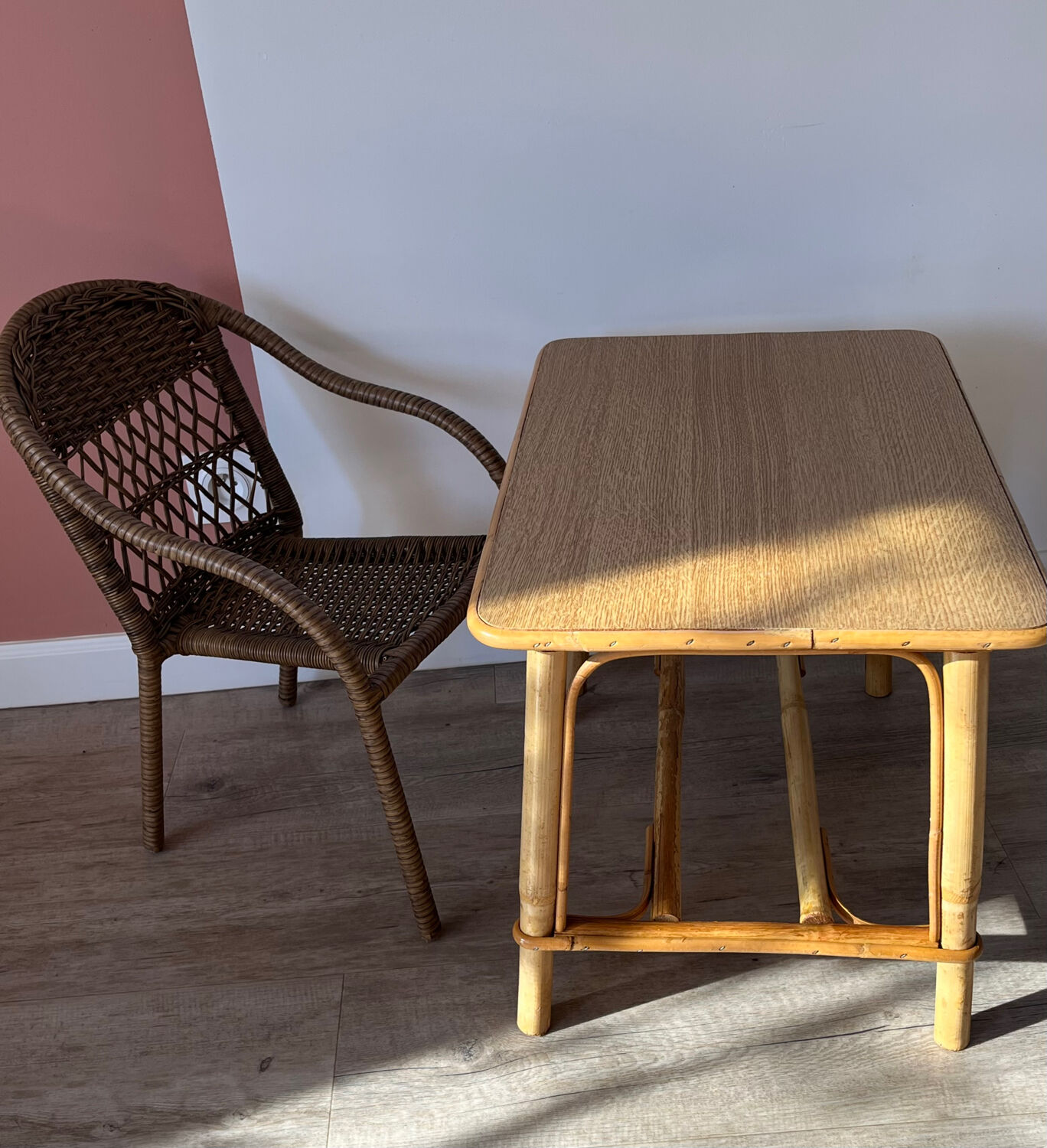 Petite table en rotin