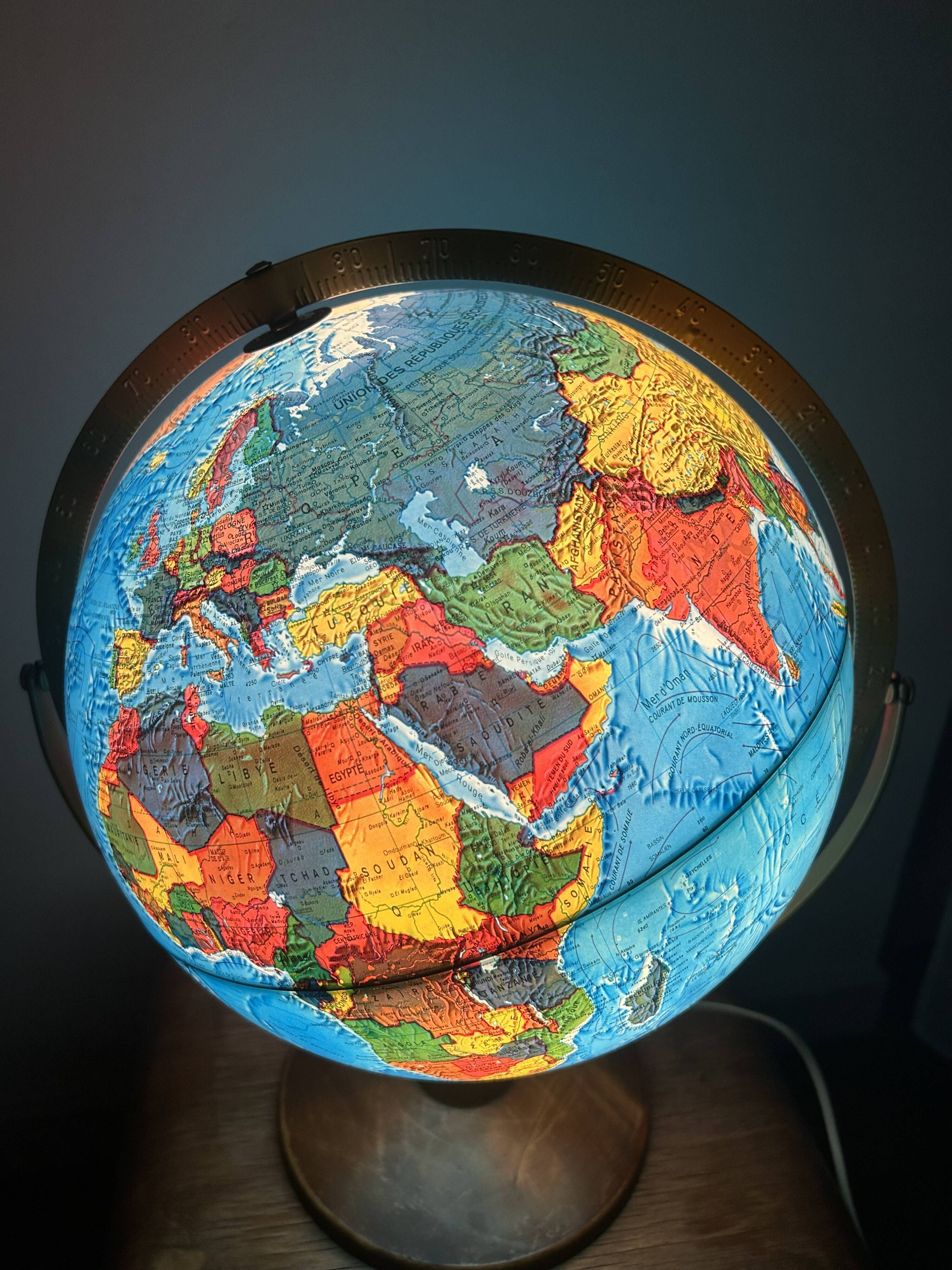 Illuminated Relief Globe – Scan-Globe Model 3Z Gyroscopic