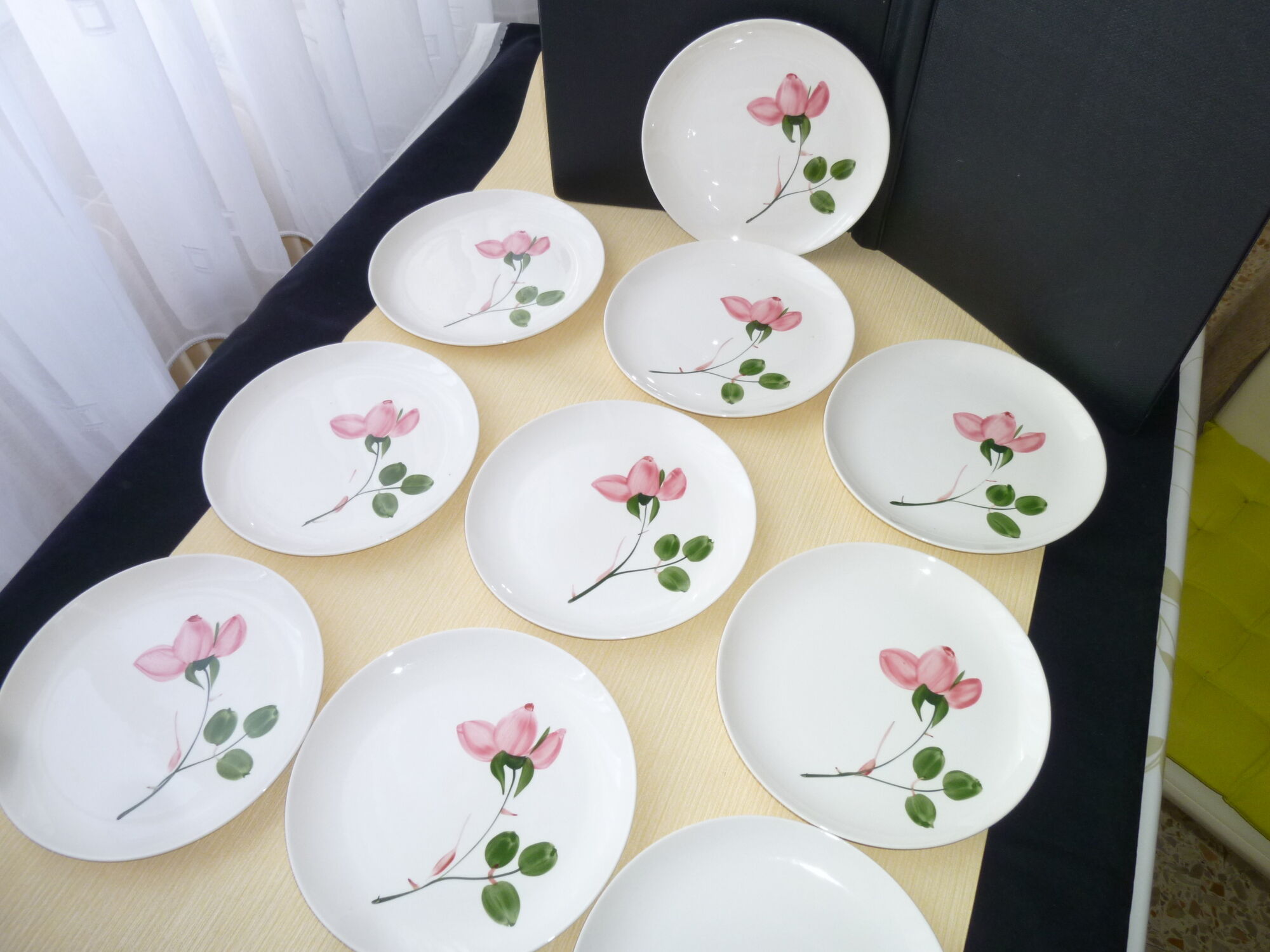 Set of 10 Dessert Plates in Faïence Villeroy Boch Model Magali