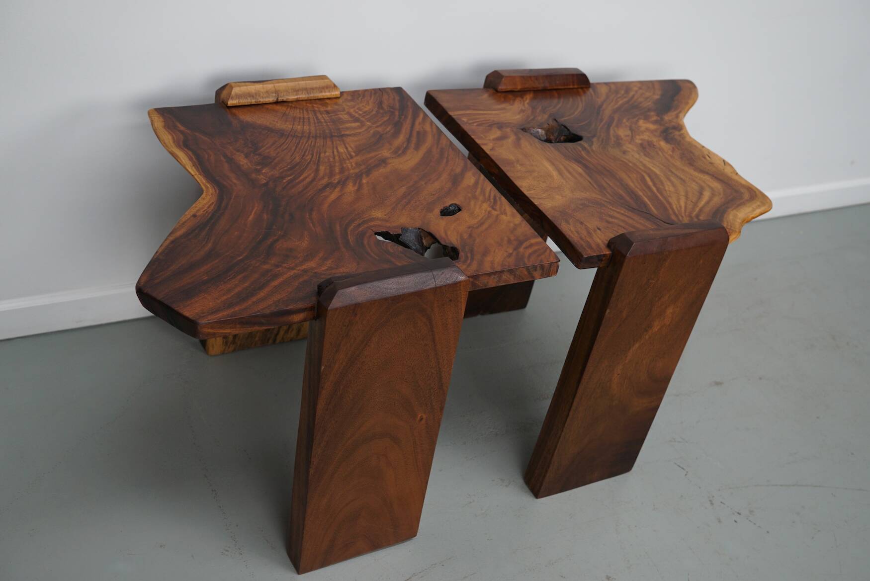 Pair of Vintage Natural Coffee Tables in Walnut, ca 1970/1980
