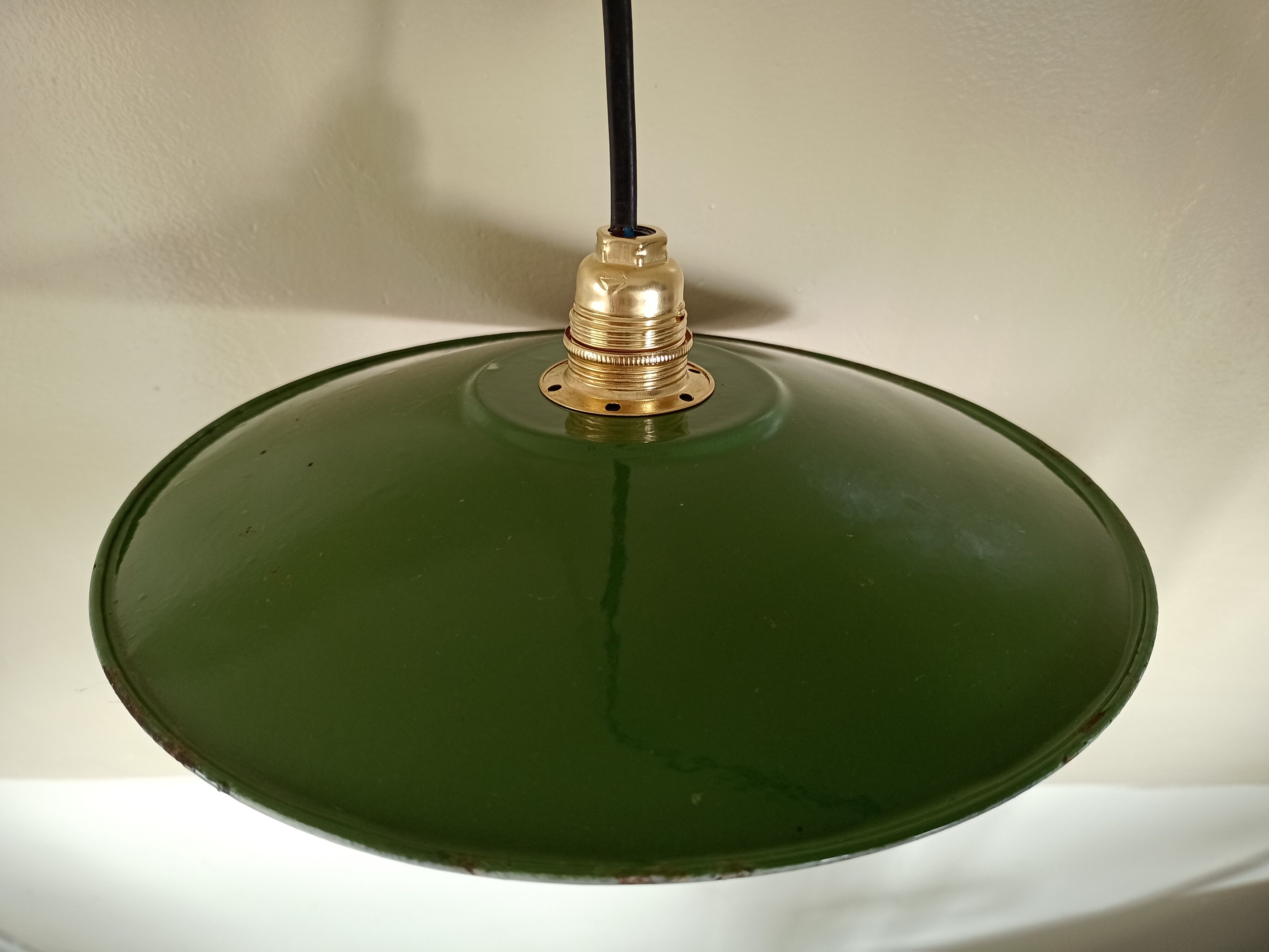 Enamelled sheet metal suspension 2