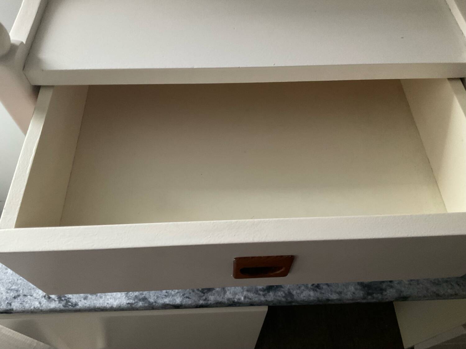 Paire de chevets scandinaves en bois blanc