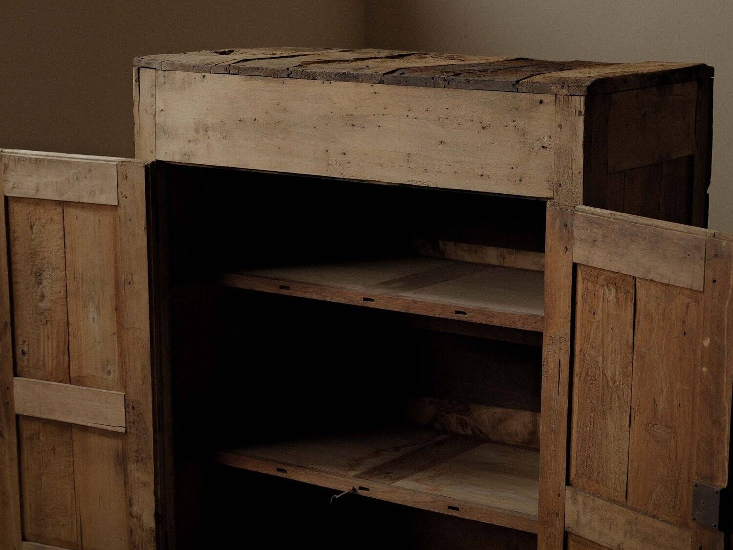 Petit meuble paysan en bois massif, vers 1900