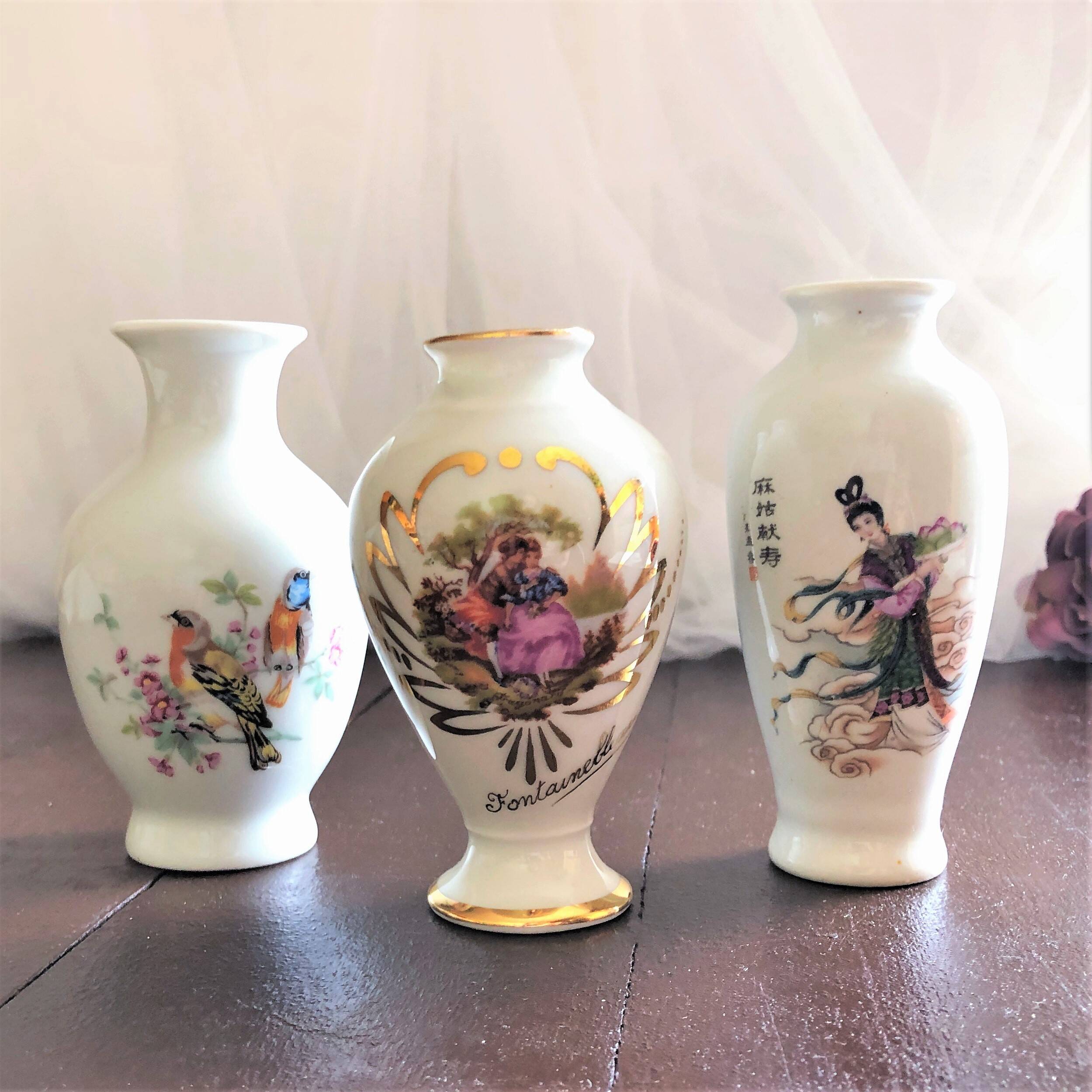Set of 3 porcelain vases