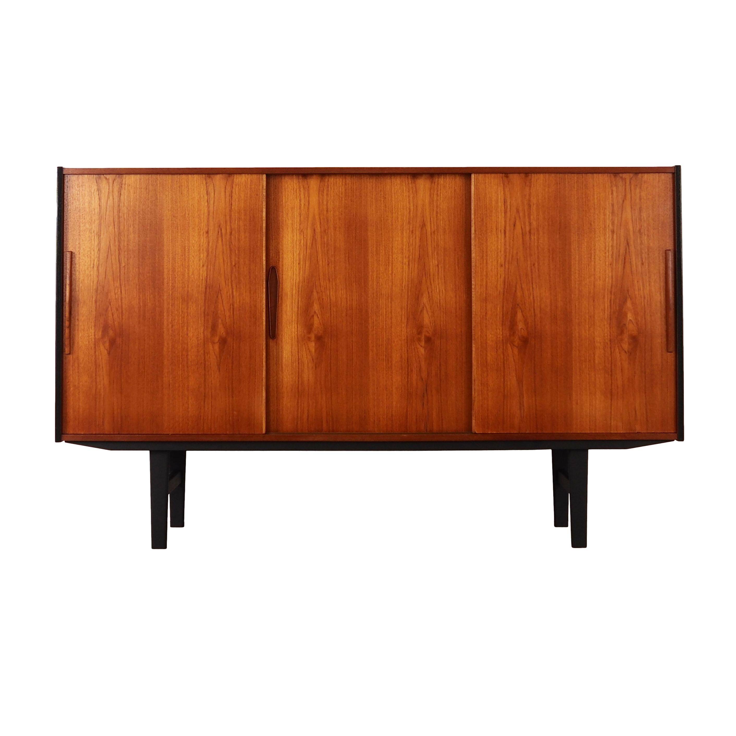Buffet haut en teck, design danois, années 1960, production : Danemark