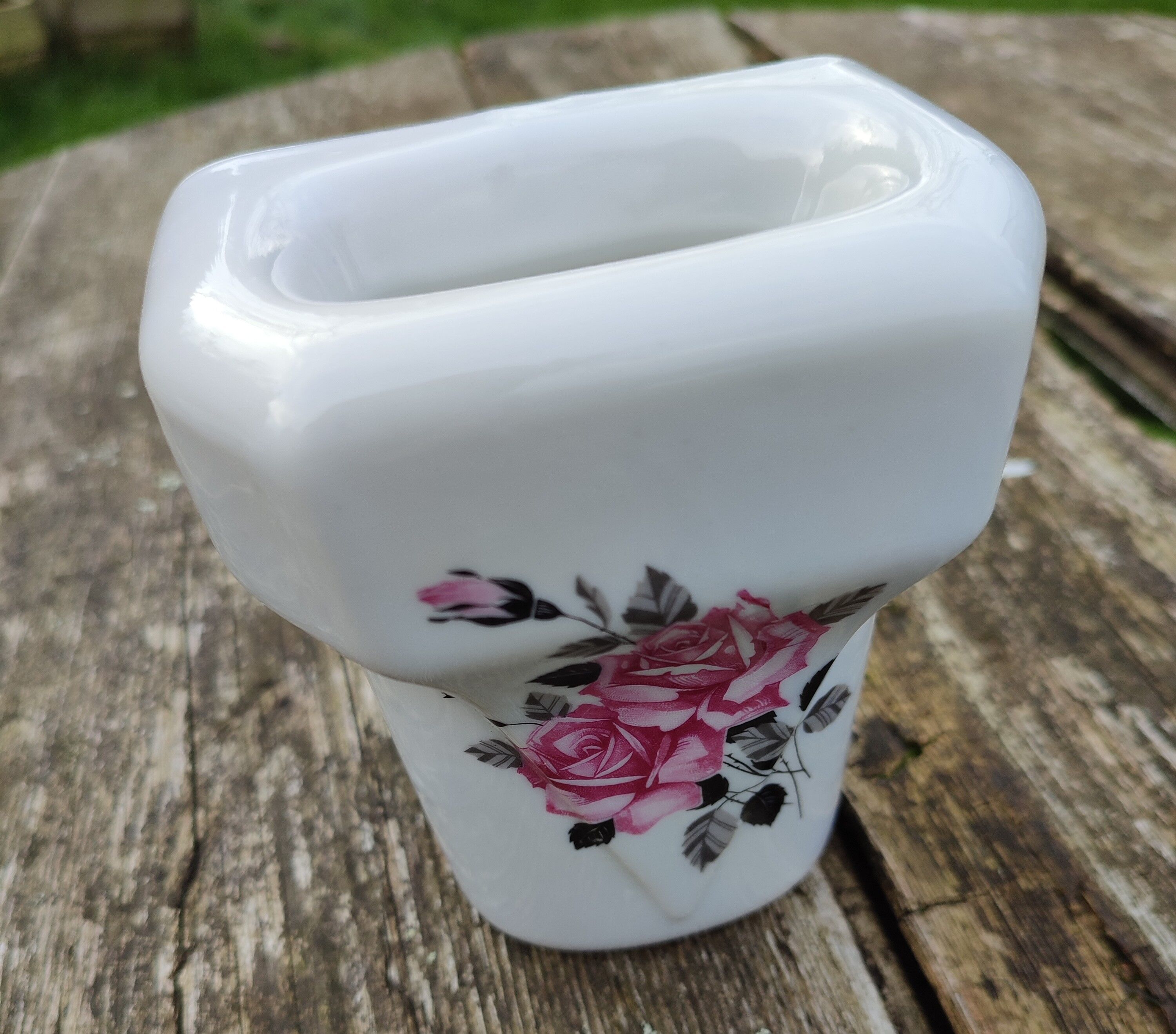 Vintage porcelain bathroom unit