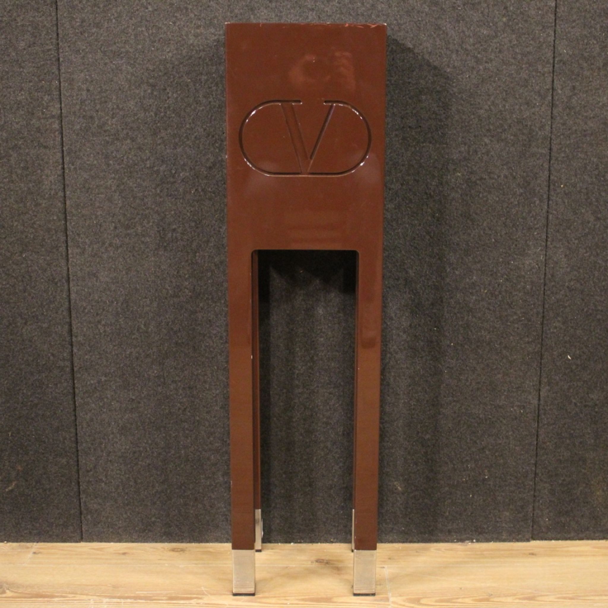 Table d’appoint en bois laqué